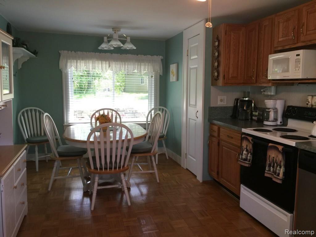 1895 Maxfield Road Hartland, MI 48353 - Photo 9 of 33 Gallery Image 9