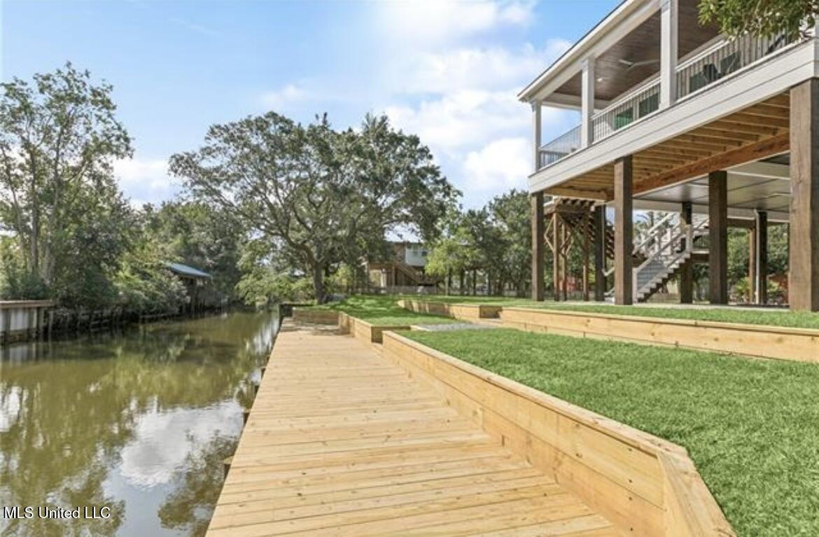 37 Good Street Bay St. Louis, MS 39520 - Photo 3 of 18 IMG_3526