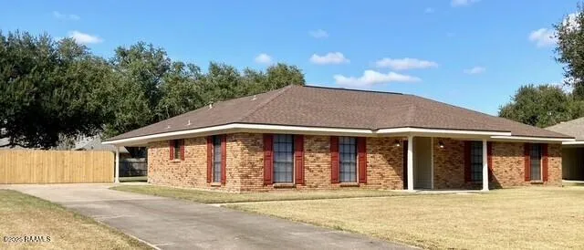 $268,600 | 603 Oak Manor Drive, New Iberia, LA 70563