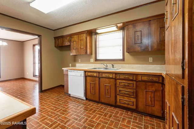 $268,600 | 603 Oak Manor Drive, New Iberia, LA 70563