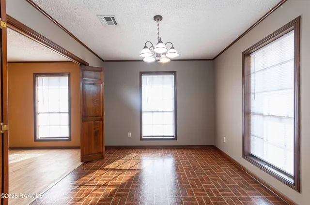 $268,600 | 603 Oak Manor Drive, New Iberia, LA 70563