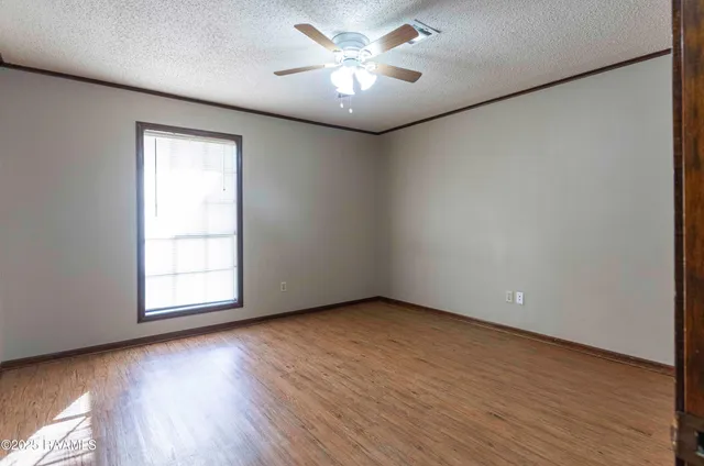 $268,600 | 603 Oak Manor Drive, New Iberia, LA 70563