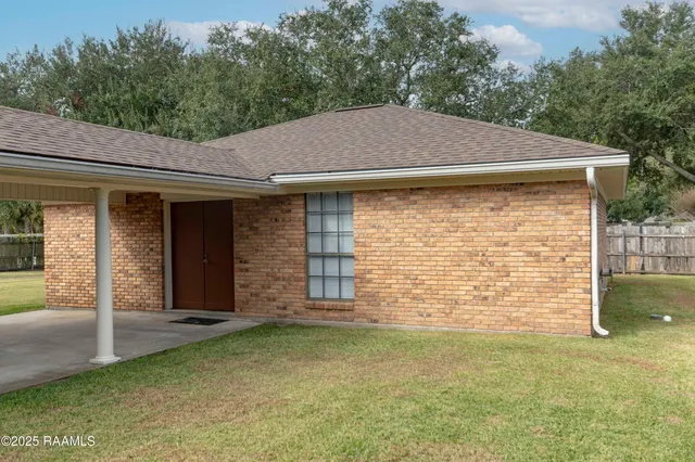 $268,600 | 603 Oak Manor Drive, New Iberia, LA 70563