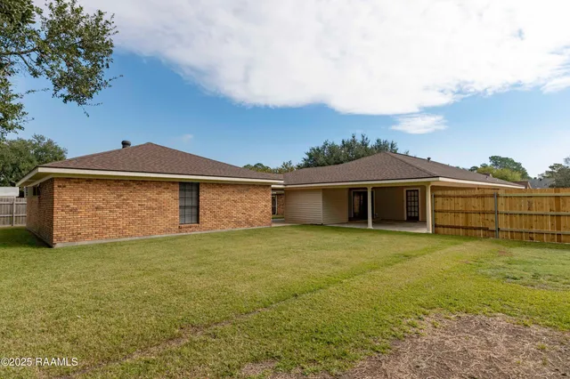 $268,600 | 603 Oak Manor Drive, New Iberia, LA 70563