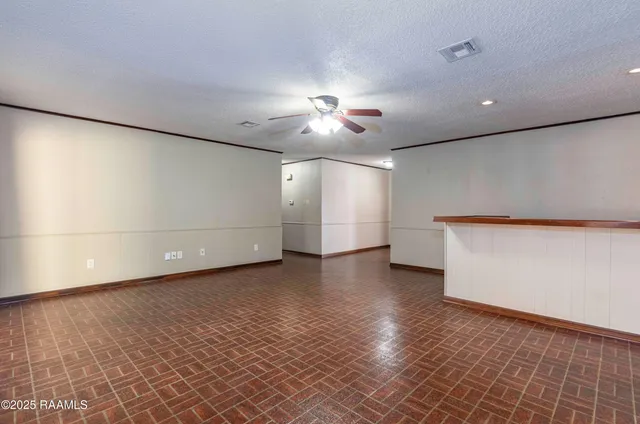 $268,600 | 603 Oak Manor Drive, New Iberia, LA 70563