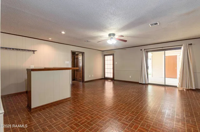 $268,600 | 603 Oak Manor Drive, New Iberia, LA 70563