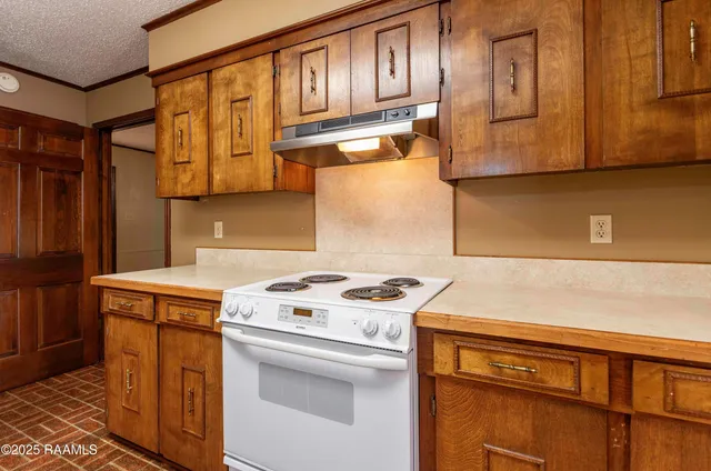 $268,600 | 603 Oak Manor Drive, New Iberia, LA 70563