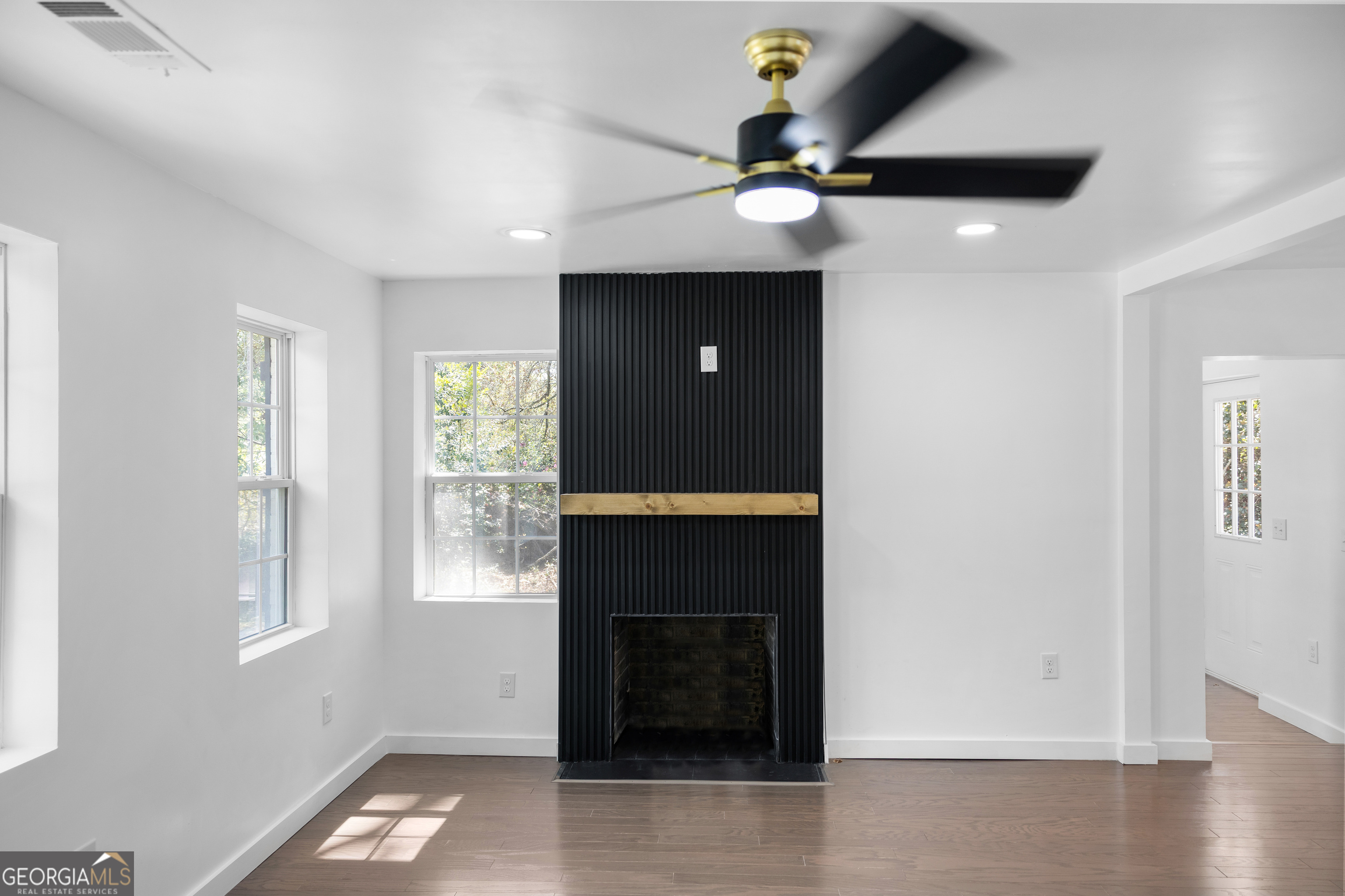 104 Halcyondale Road Sylvania, GA 30467 - Photo 17 of 33 a living room with furniture and a fireplace