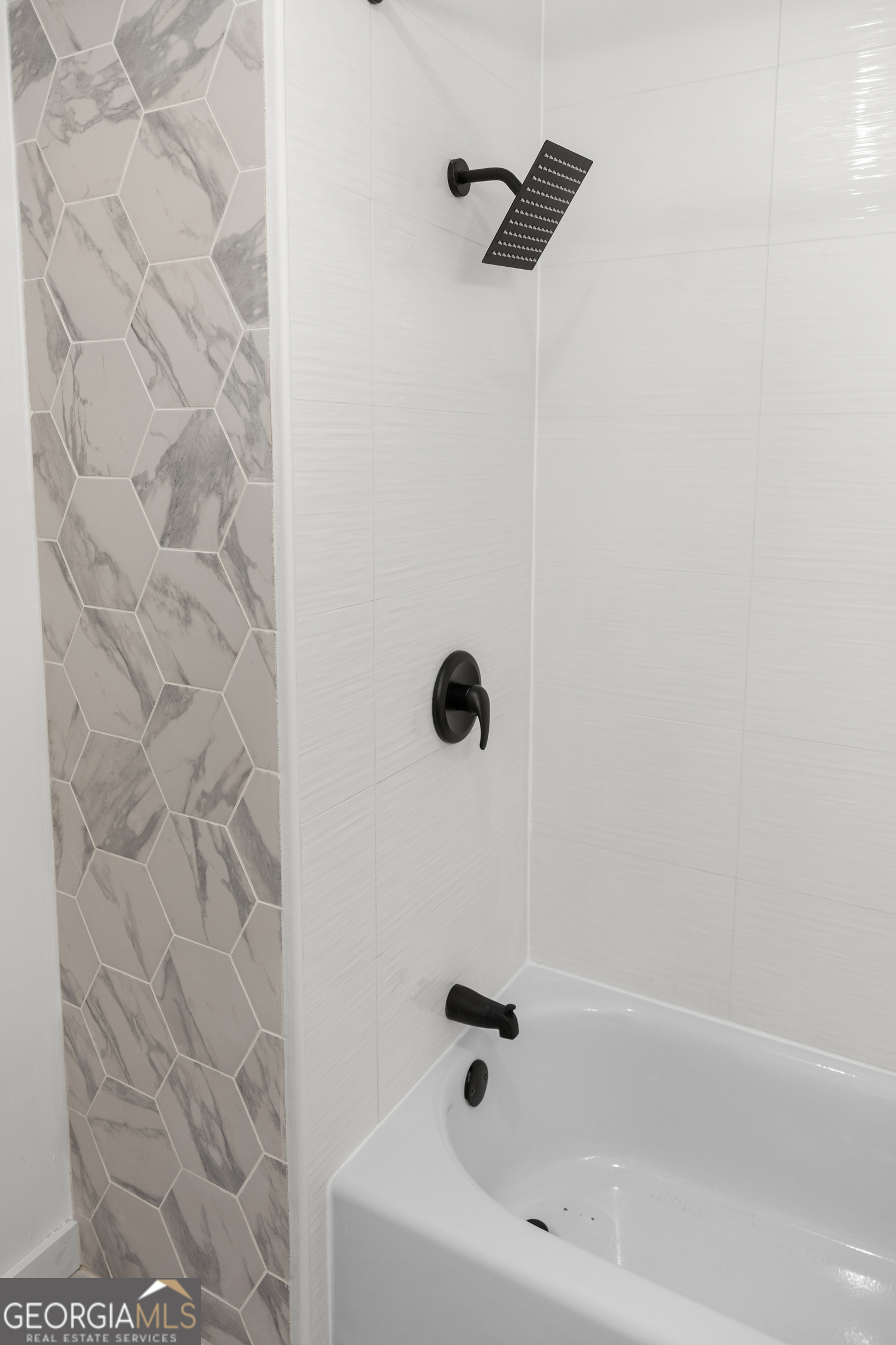 104 Halcyondale Road Sylvania, GA 30467 - Photo 19 of 33 a bathroom with a bathtub