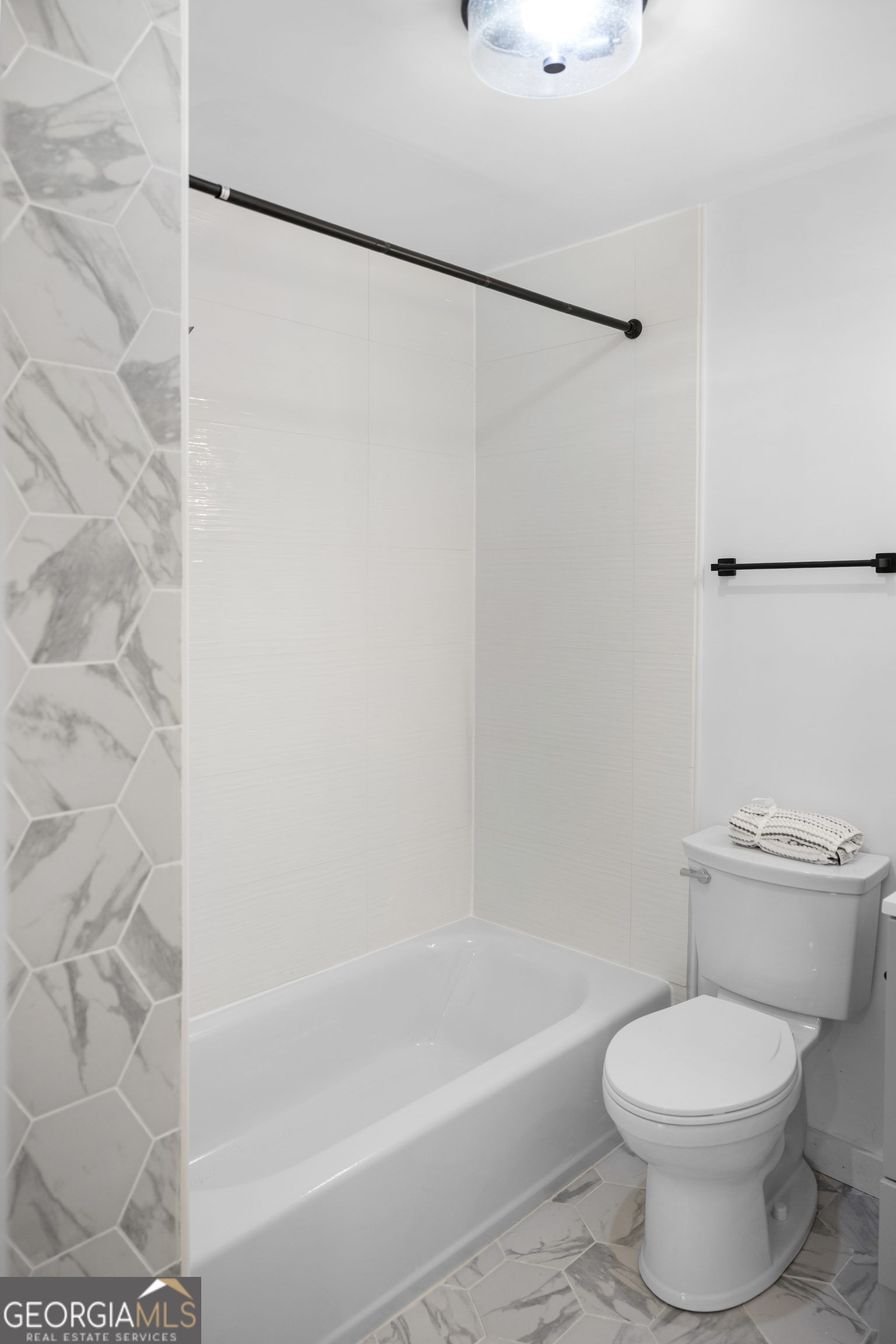 104 Halcyondale Road Sylvania, GA 30467 - Photo 23 of 33 a bathroom with a toilet and a bathtub