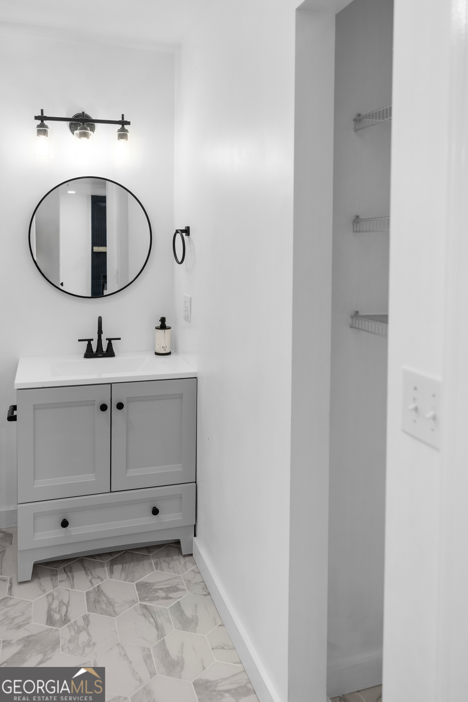104 Halcyondale Road Sylvania, GA 30467 - Photo 25 of 33 a bathroom with a sink and a mirror