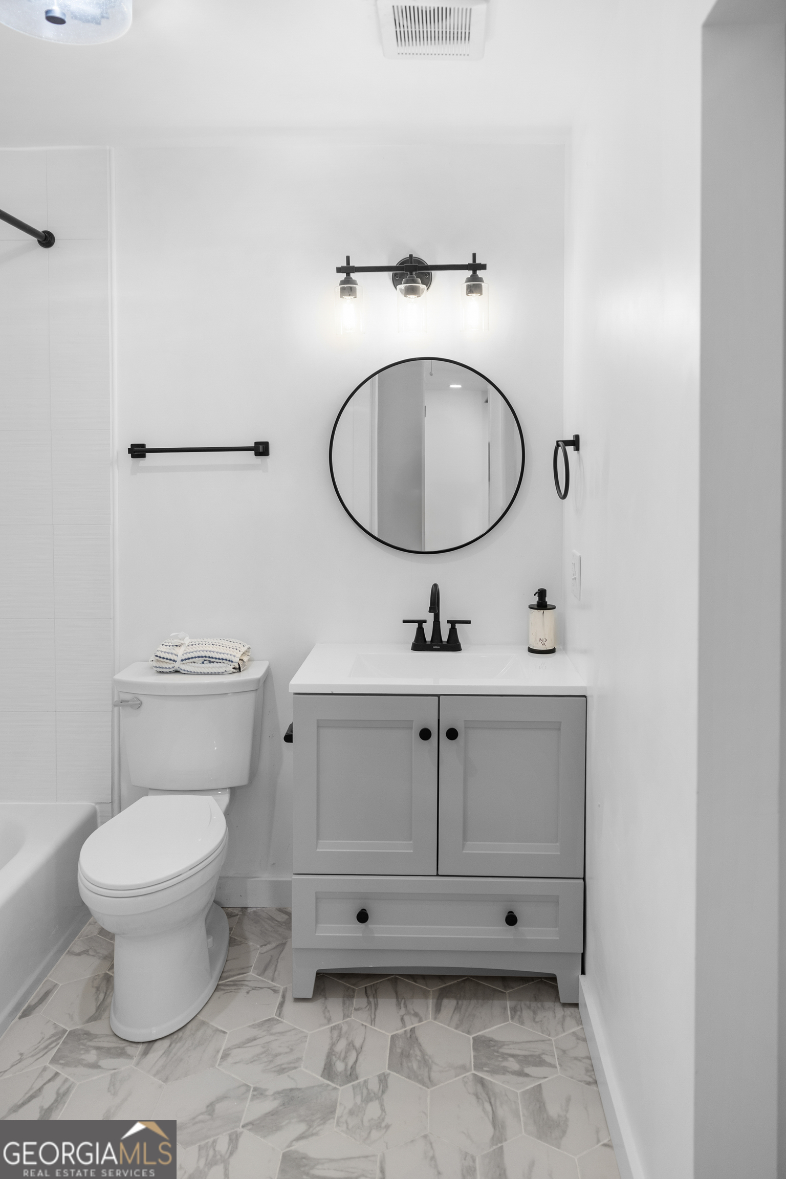 104 Halcyondale Road Sylvania, GA 30467 - Photo 26 of 33 a bathroom with a toilet sink and mirror