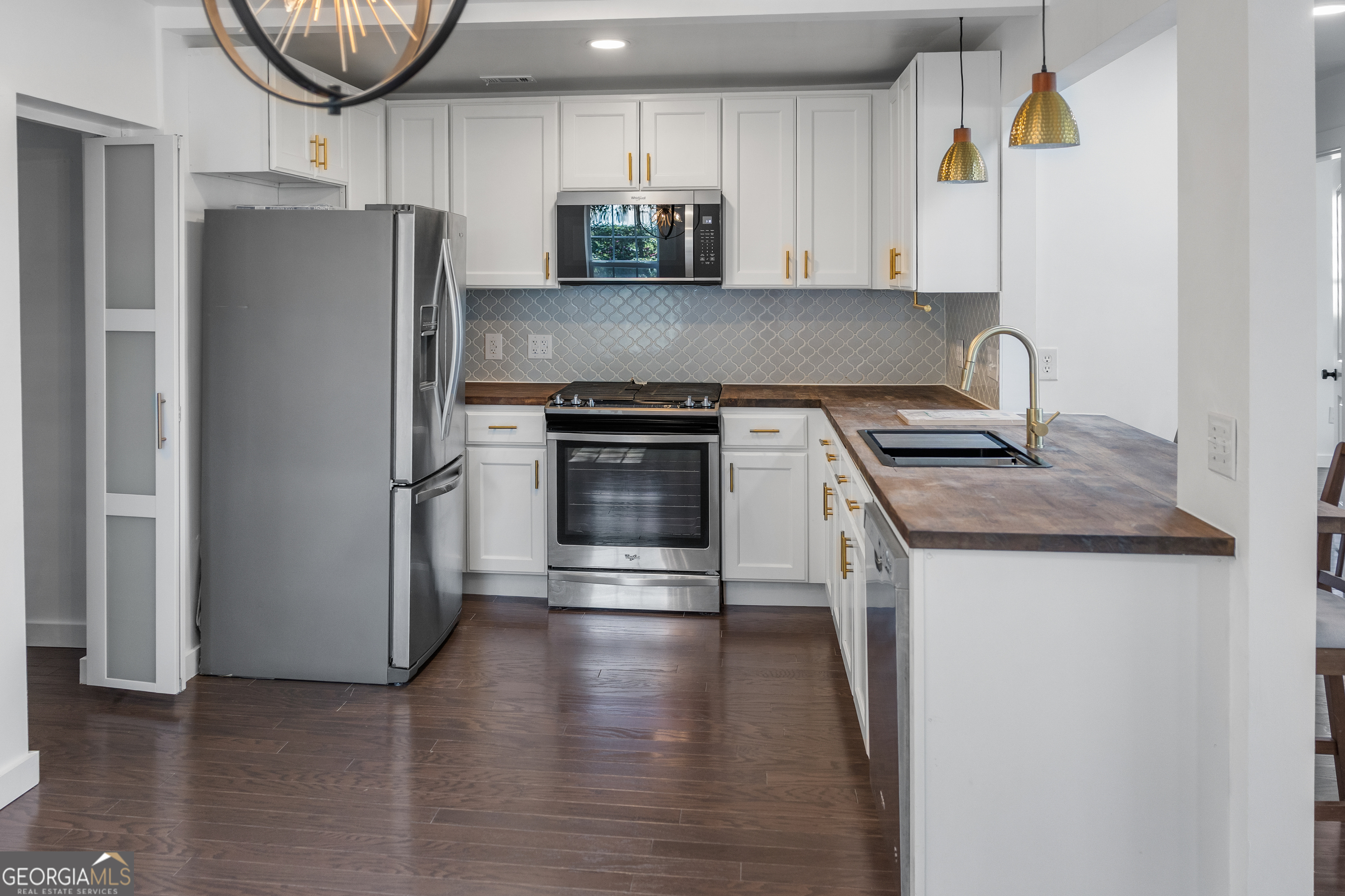 104 Halcyondale Road Sylvania, GA 30467 - Photo 5 of 33 a kitchen with stainless steel appliances granite countertop a stove a refrigerator a sink a microwave and island
