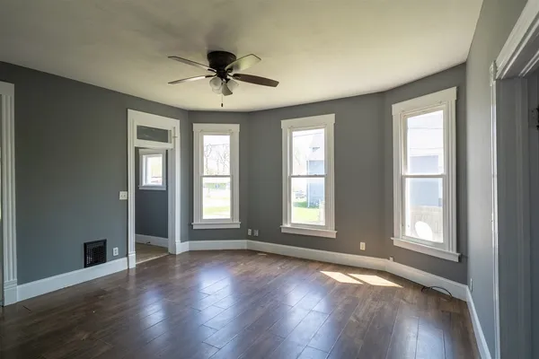 $129,900 | 902 West Grove Street, Bloomington, IL 61701