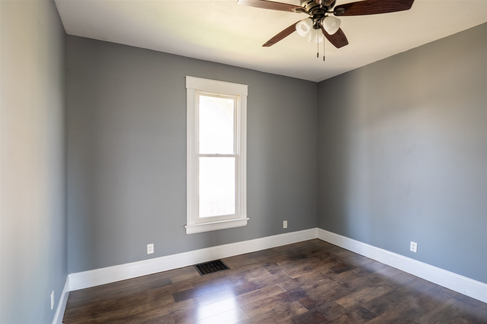 902 West Grove Street Bloomington, IL 61701 - Photo 13 of 17 an empty room with a window and ceiling fan