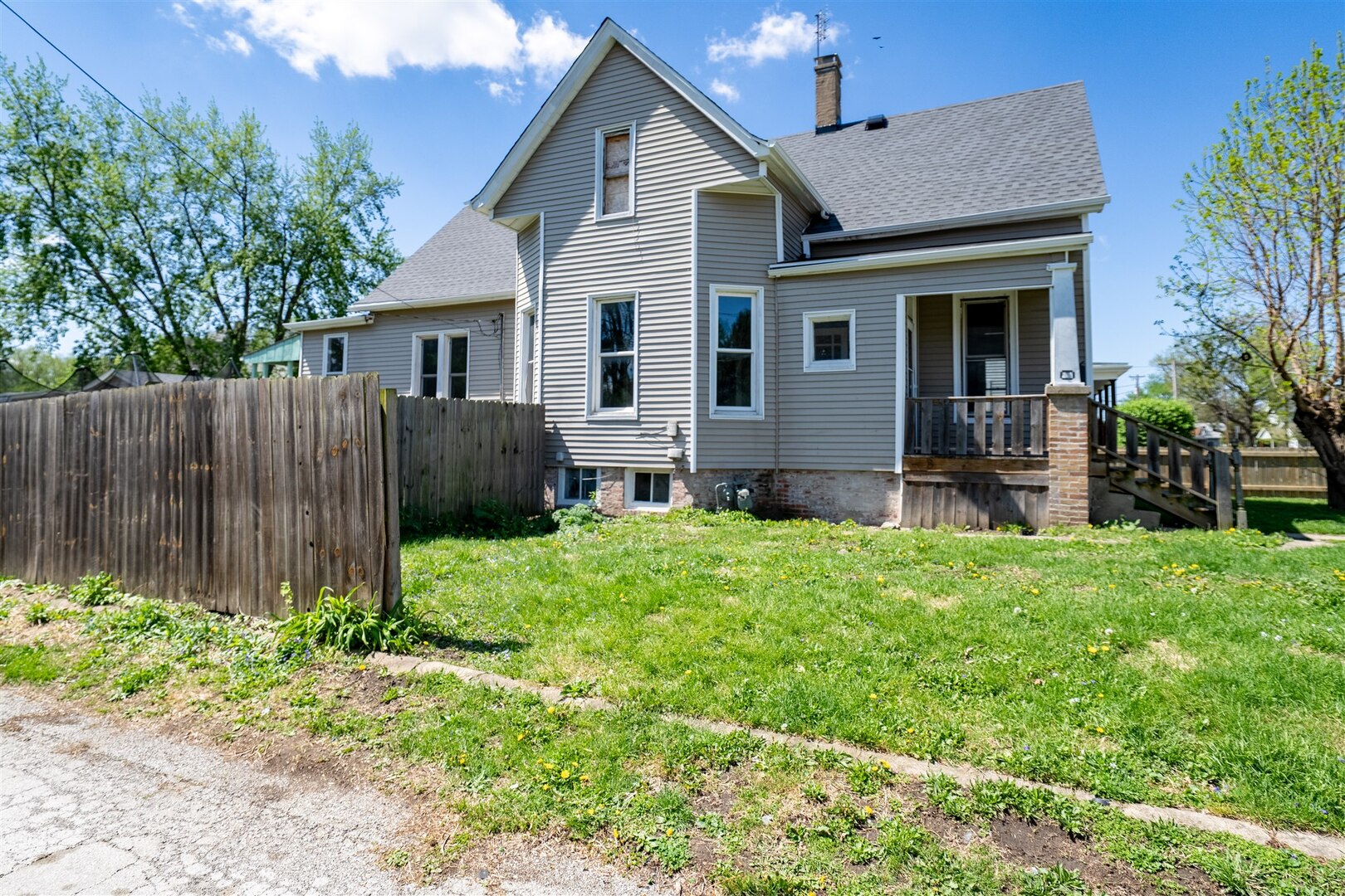 902 West Grove Street Bloomington, IL 61701 - Photo 2 of 17 a front view of a house with garden