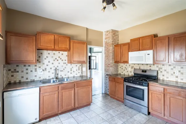$129,900 | 902 West Grove Street, Bloomington, IL 61701