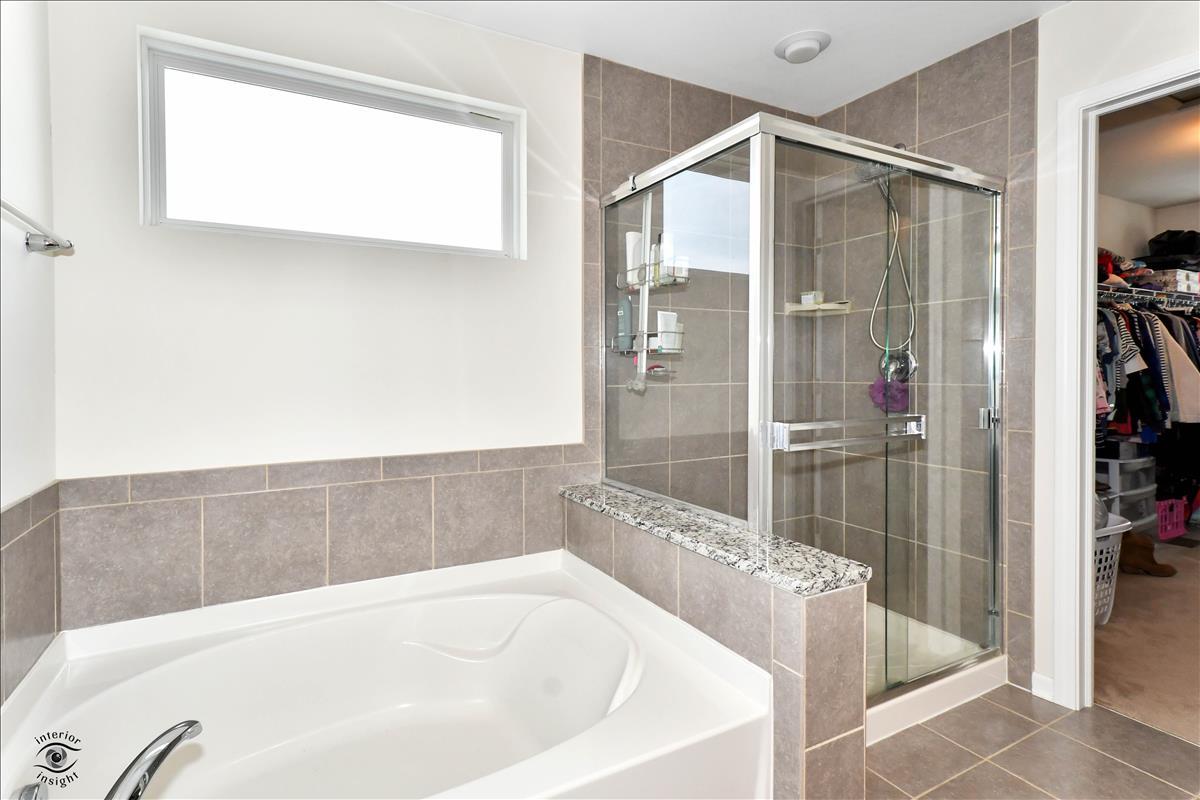 1500 Pine Drive Woodridge, IL 60517 - Photo 18 of 30 a bathroom with a bathtub and shower