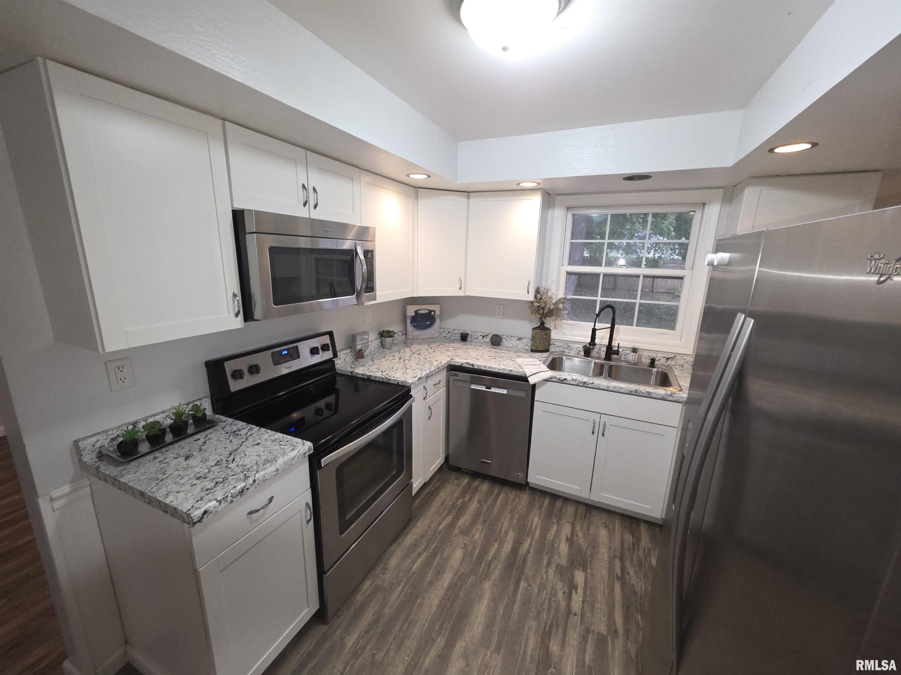 1507 West Queens Court Road Peoria, IL 61614 - Photo 12 of 53