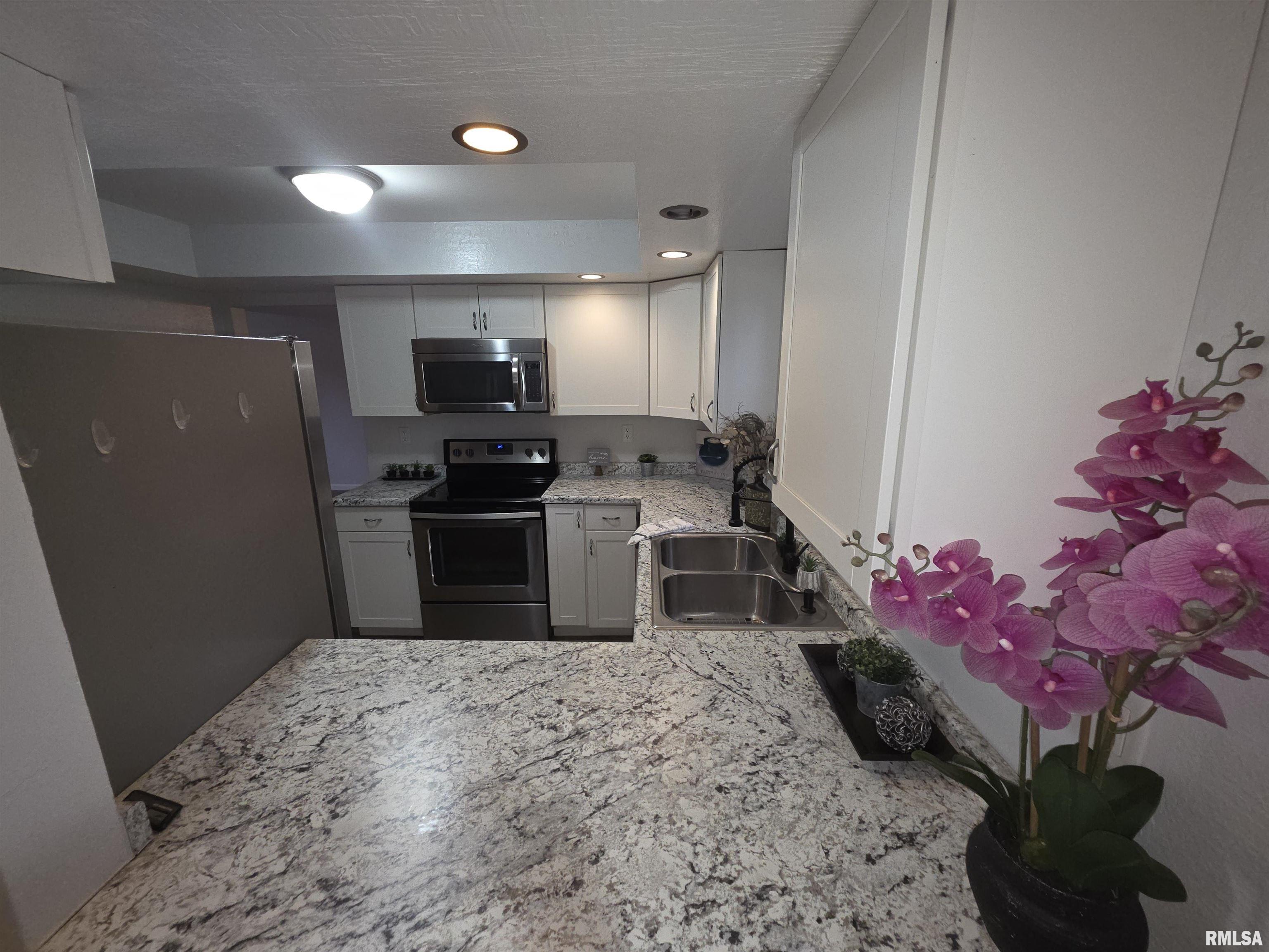 1507 West Queens Court Road Peoria, IL 61614 - Photo 13 of 53