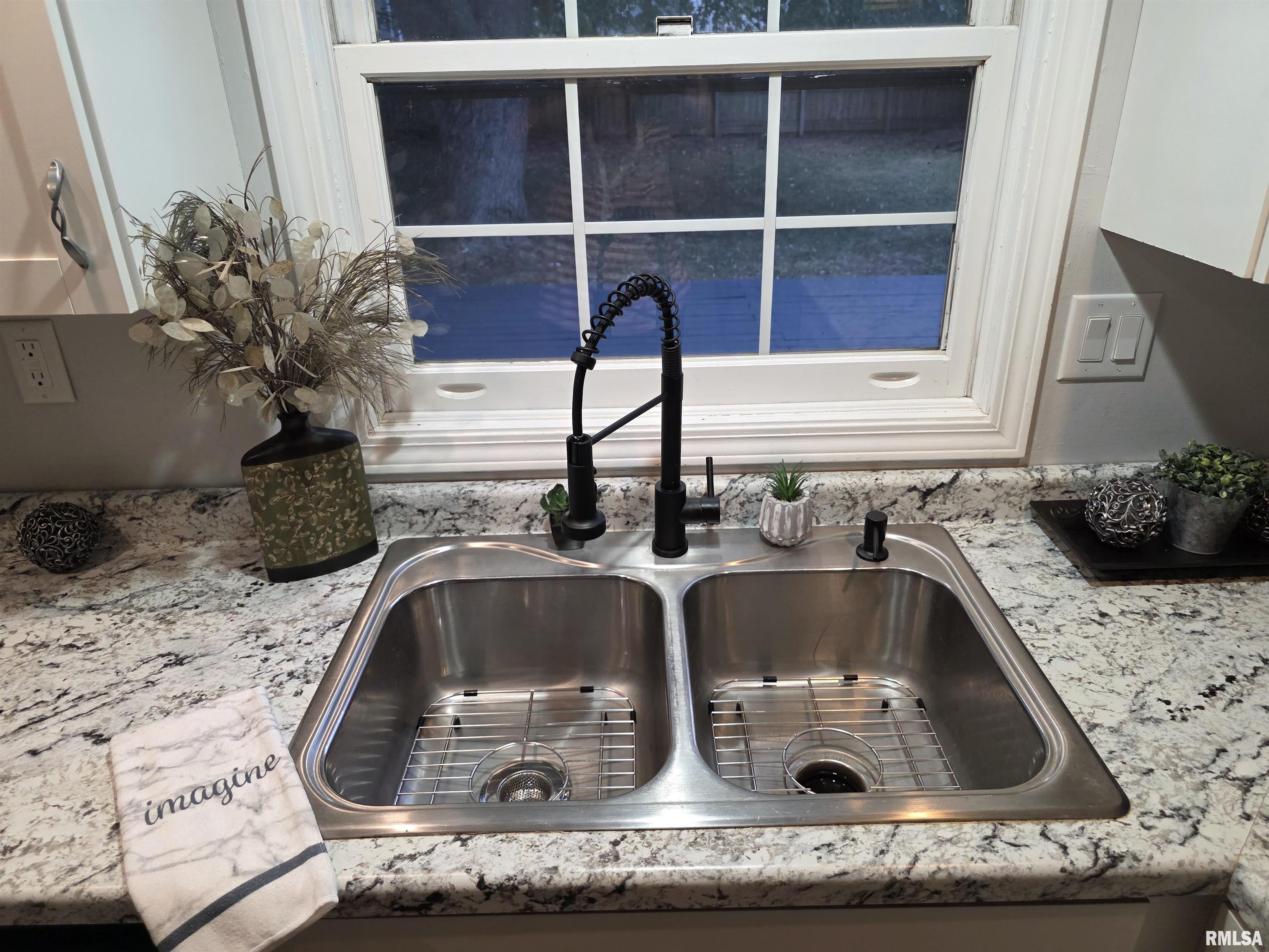 1507 West Queens Court Road Peoria, IL 61614 - Photo 14 of 53