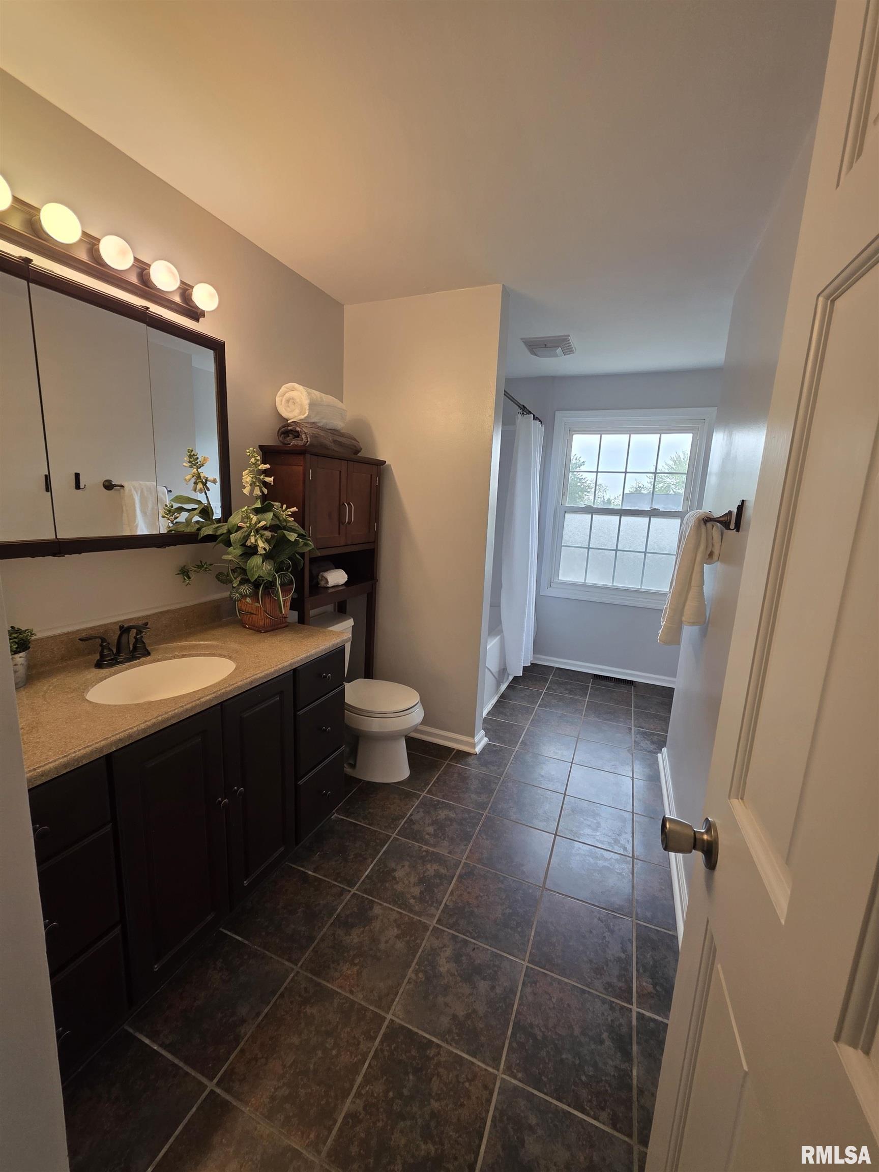 1507 West Queens Court Road Peoria, IL 61614 - Photo 28 of 53