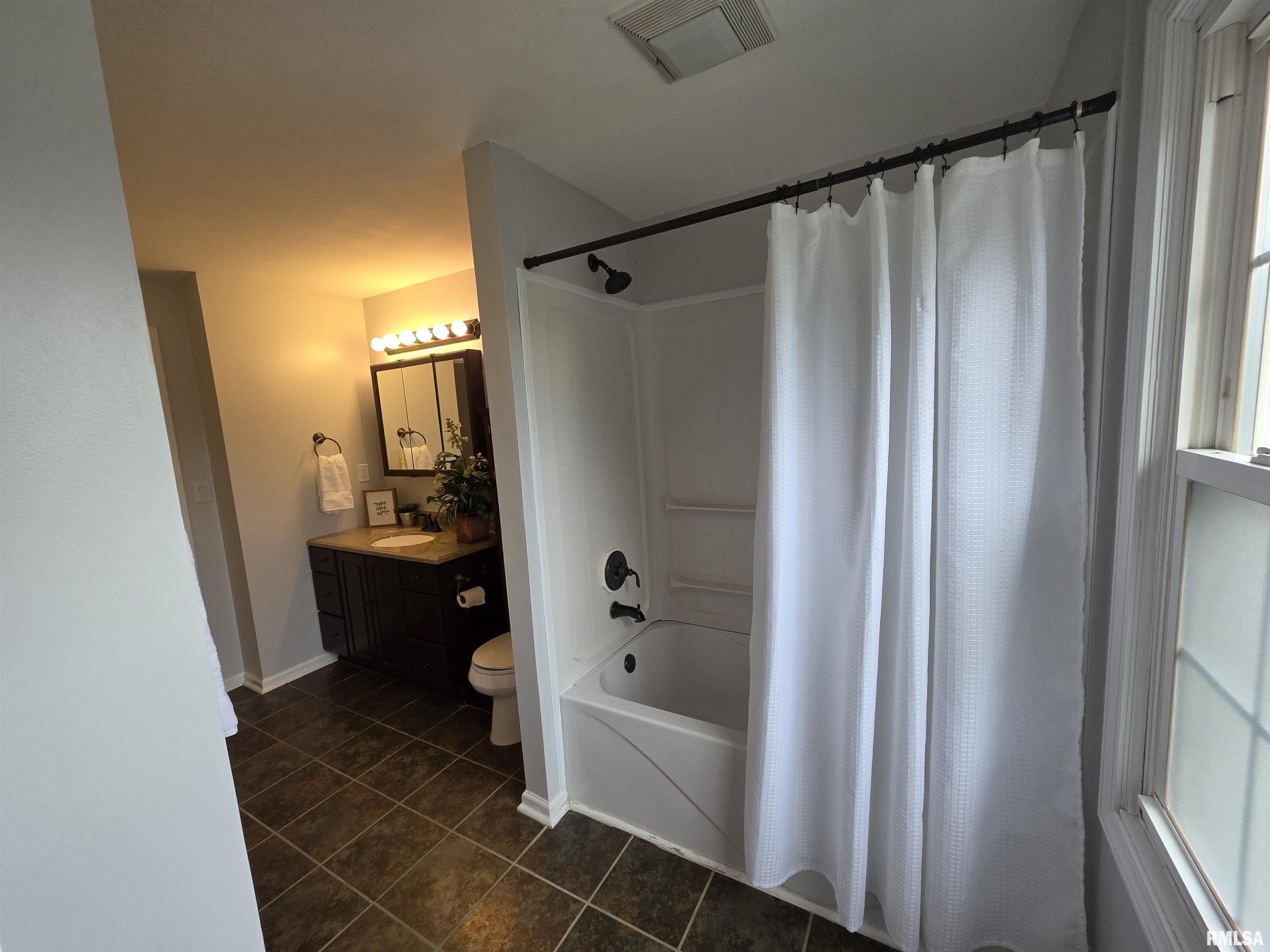 1507 West Queens Court Road Peoria, IL 61614 - Photo 29 of 53