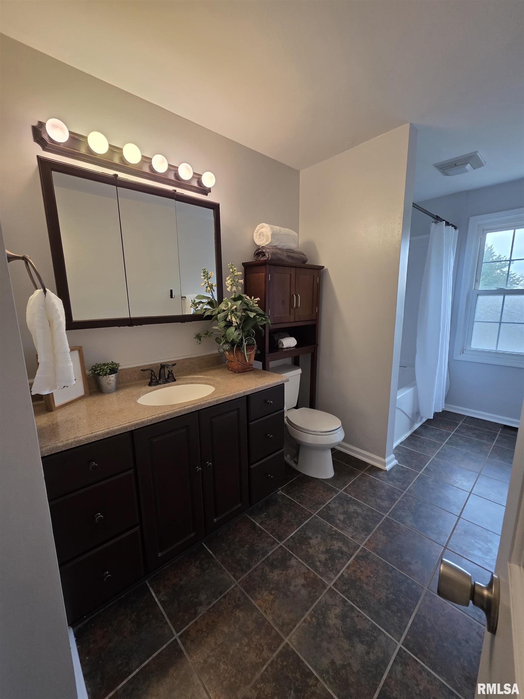 1507 West Queens Court Road Peoria, IL 61614 - Photo 31 of 53