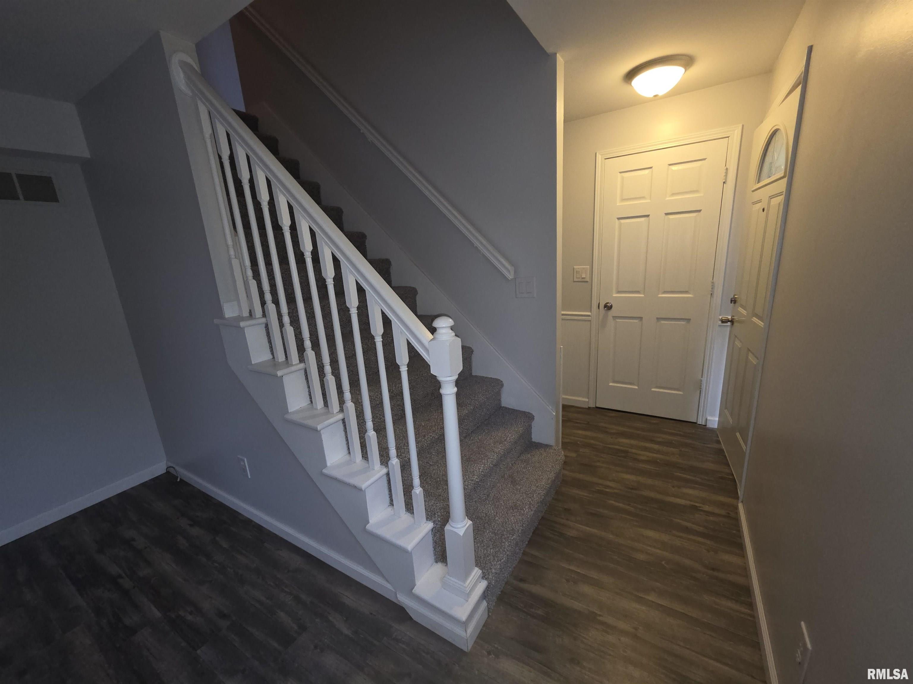 1507 West Queens Court Road Peoria, IL 61614 - Photo 5 of 53