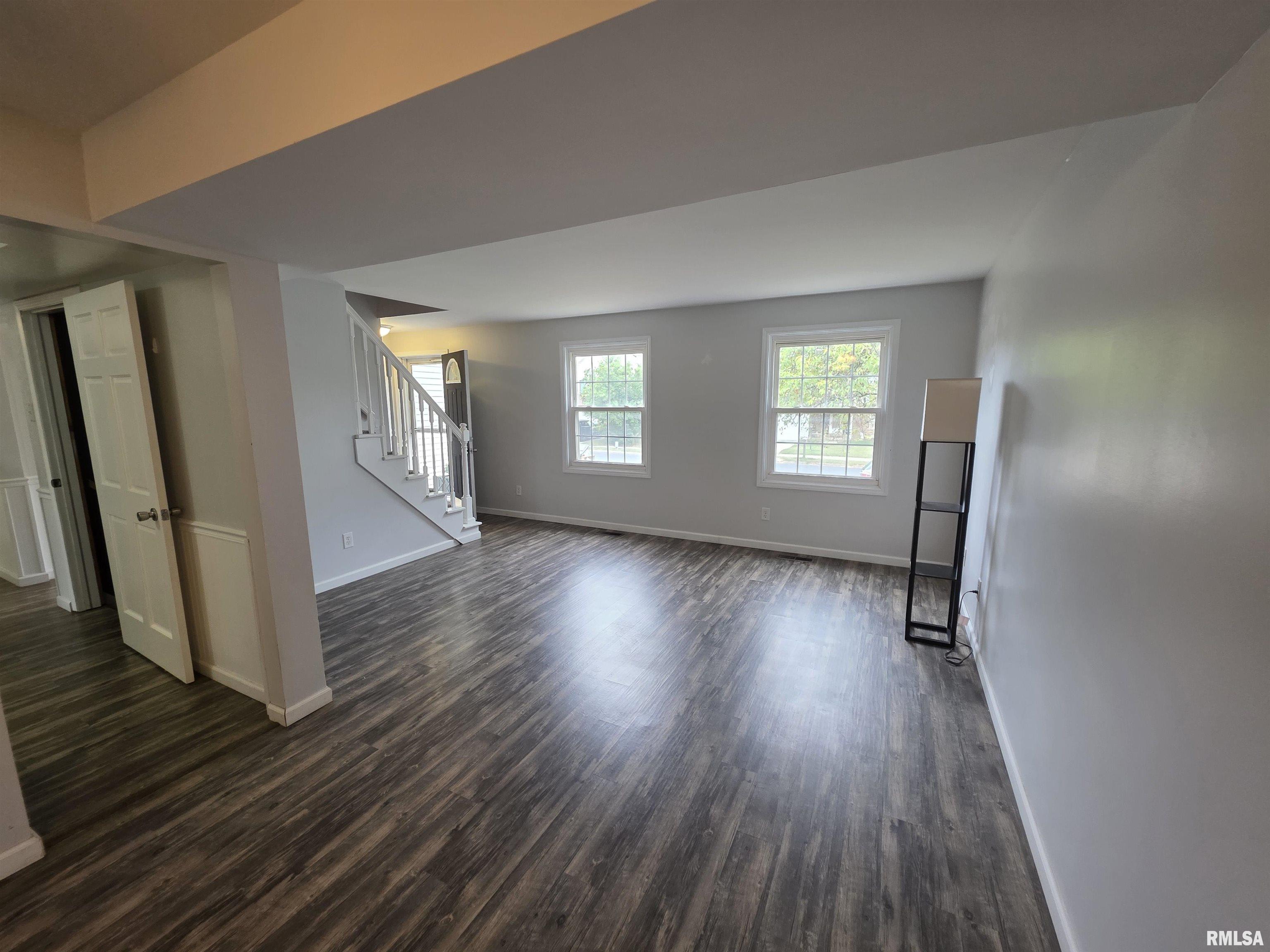 1507 West Queens Court Road Peoria, IL 61614 - Photo 6 of 53