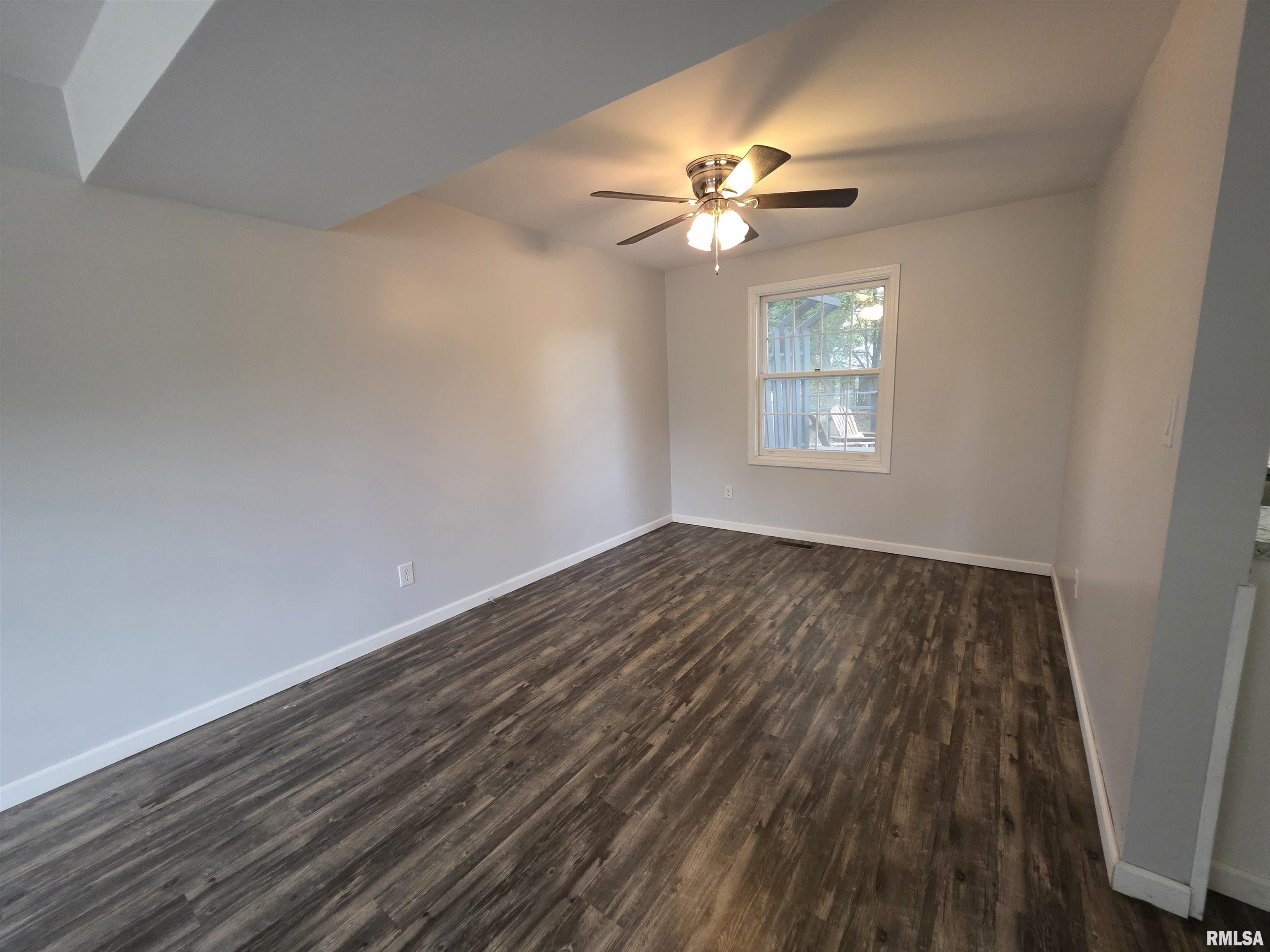 1507 West Queens Court Road Peoria, IL 61614 - Photo 7 of 53