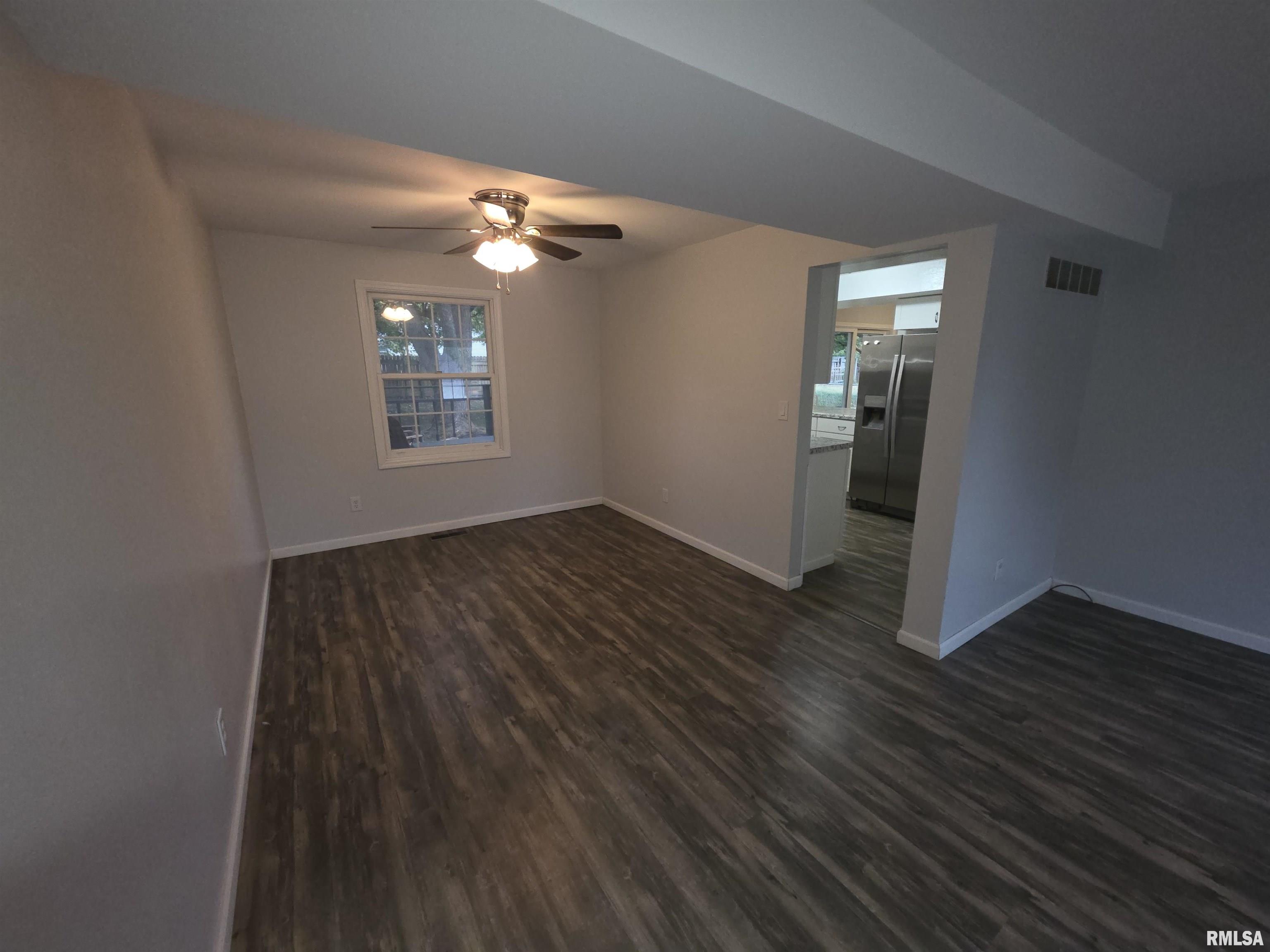 1507 West Queens Court Road Peoria, IL 61614 - Photo 8 of 53