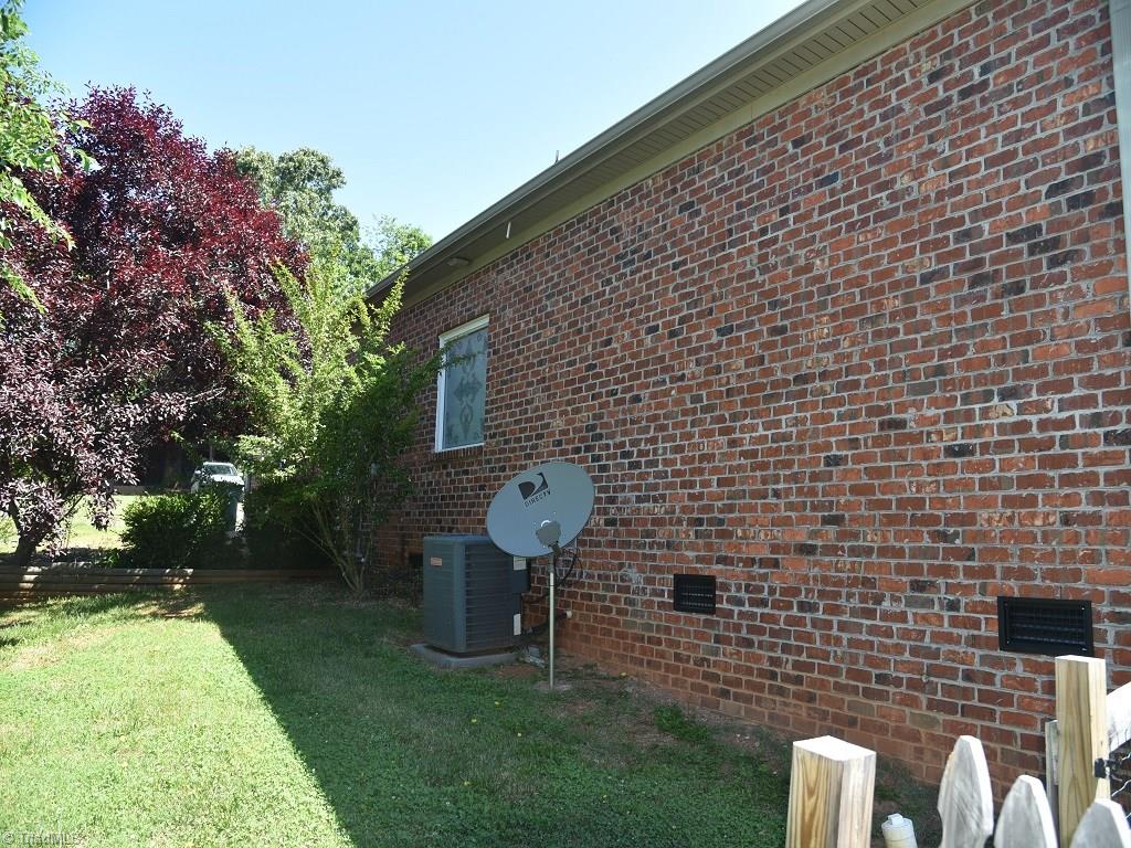 557 Bodenhamer Farm Road Rural Hall, NC 27045 - Photo 5 of 23
