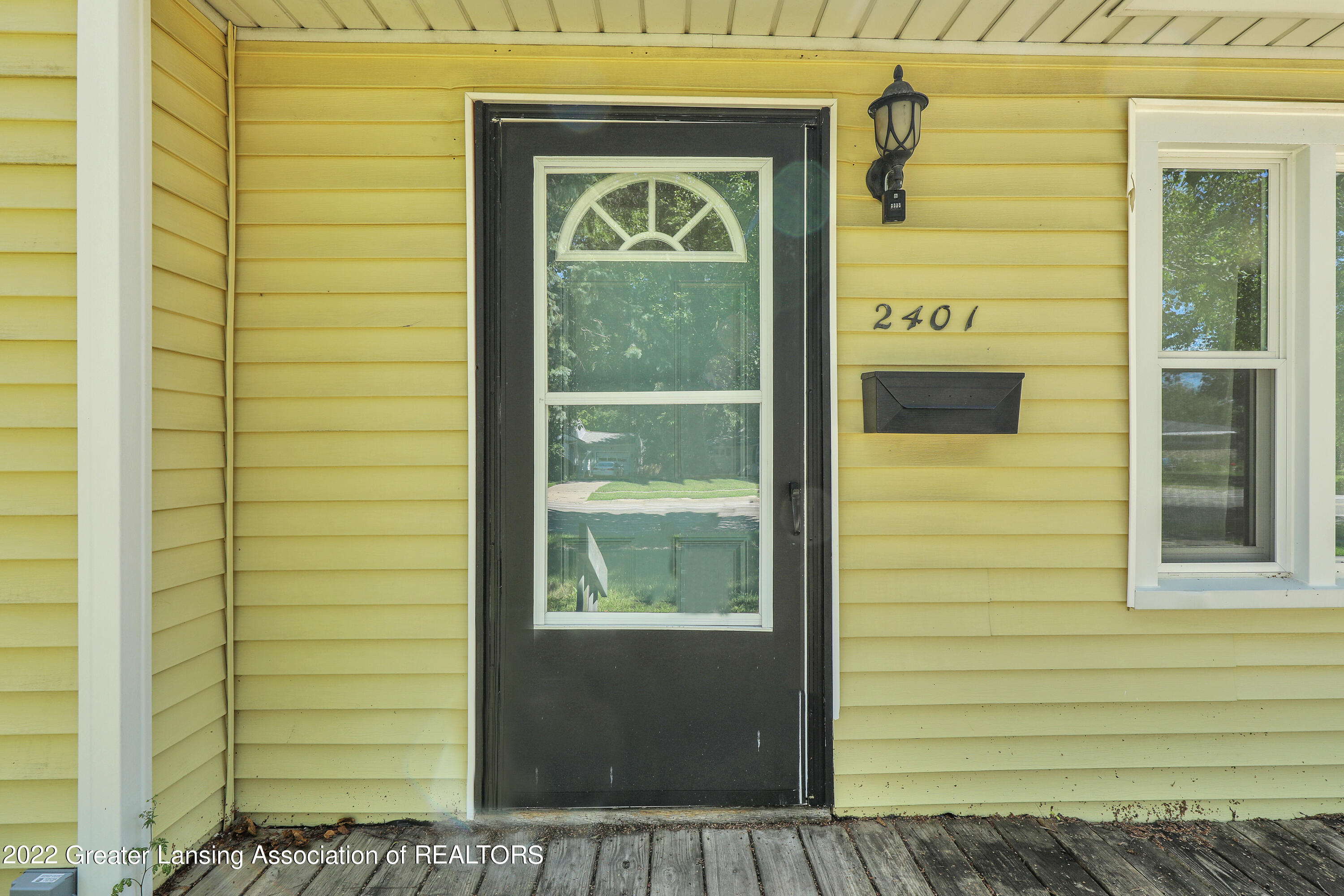 2401 Pleasant Grove Road Lansing, MI 48910 - Photo 2 of 29 9I3A5719