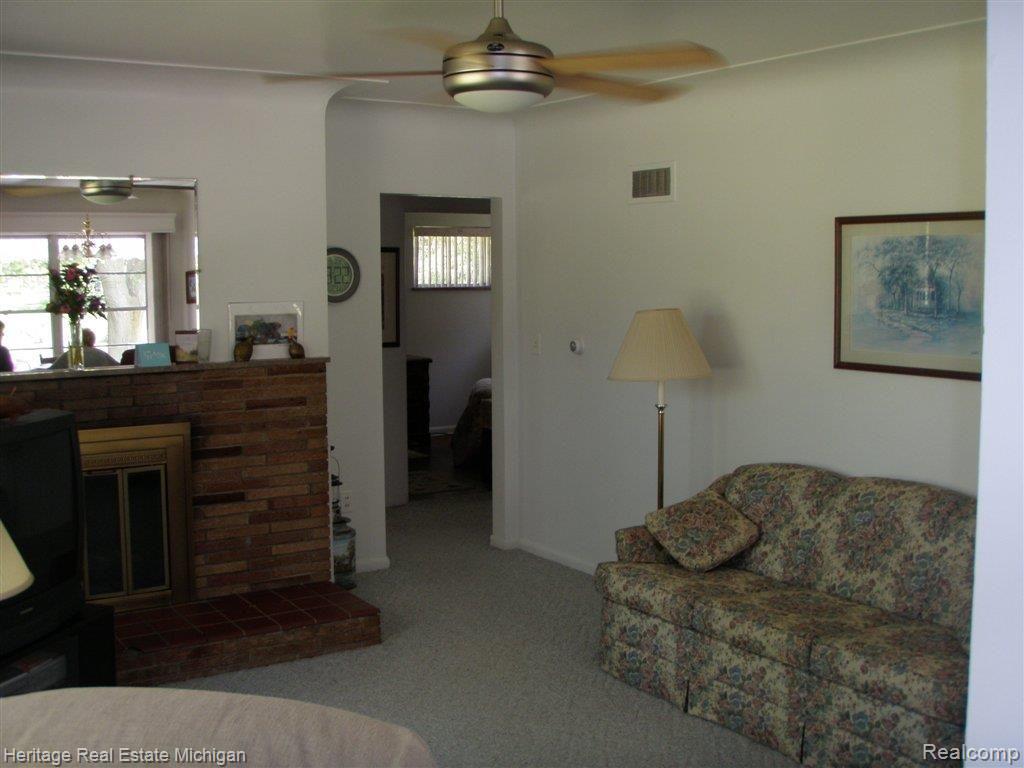 3445 Mason Road Howell, MI 48843 - Photo 5 of 12 P1010226.JPG