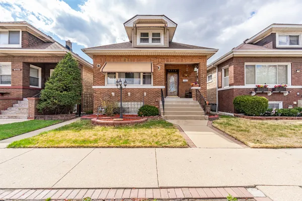 $319,900 | 2710 Oak Park Avenue, Berwyn, IL 60402