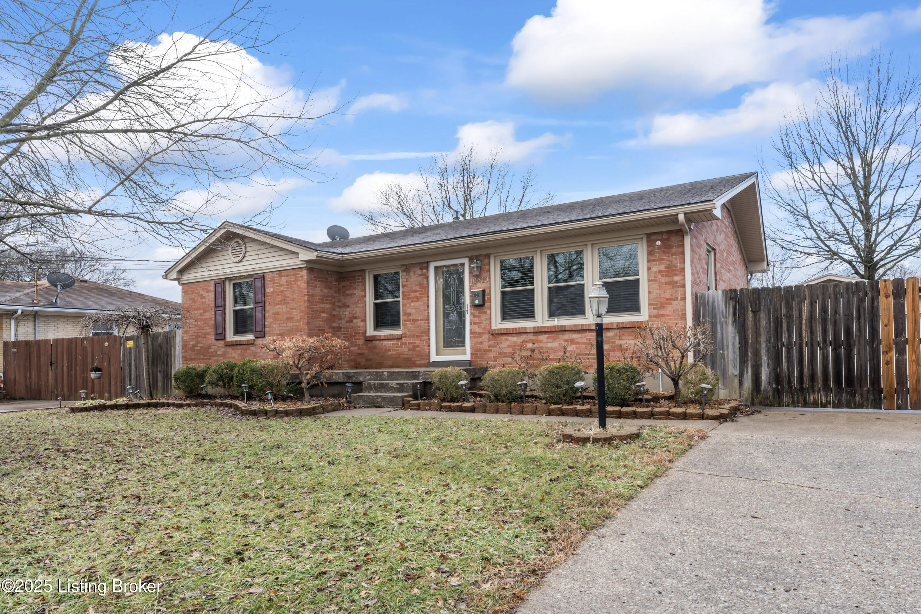 10610 Torrington Road Louisville, KY 40272 - Photo 2 of 28 30-DSC00268