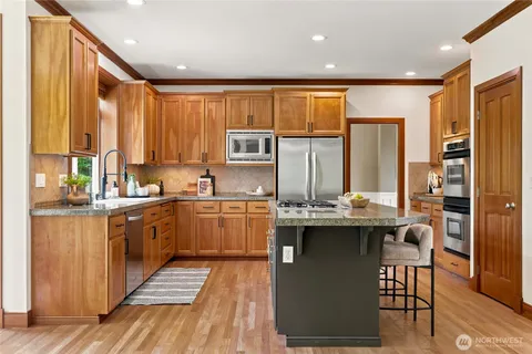 $2,350,000 | 3054 205th Court Northeast, Sammamish, WA 98074