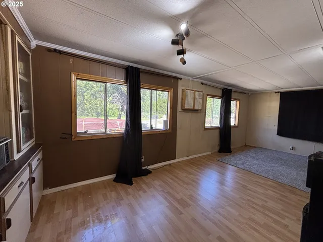 $199,000 | 34953 Tiller Trail Highway, Tiller, OR 97484