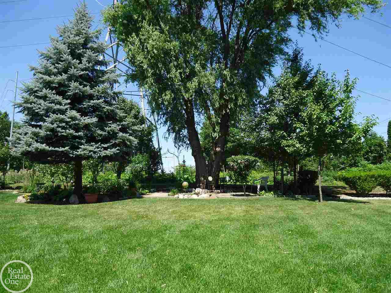 589 Lexington Drive Rochester, MI 48307 - Photo 38 of 39 So pretty