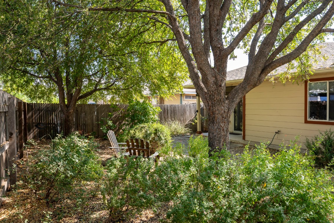1612 Poppy Seed Lane Austin, TX 78741 - Photo 16 of 18 a backyard of a house with lots of green space