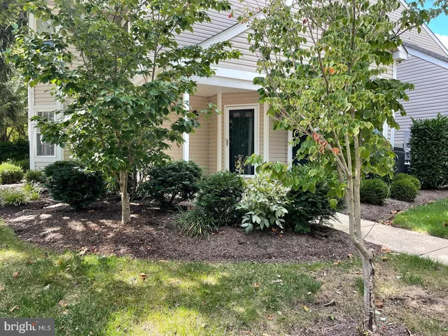 a view of an house with backyard space and garden