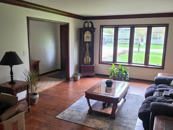 $544,442 | 4422 Center Avenue, Lisle, IL 60532
