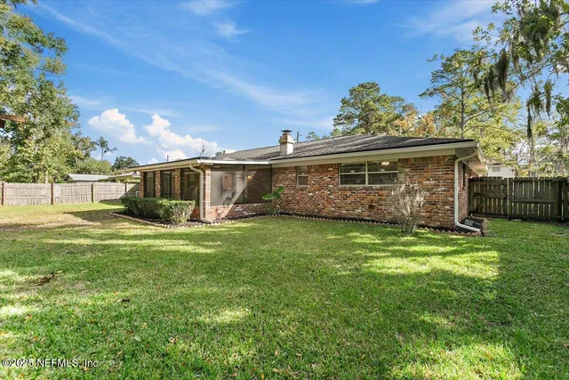 a view of a house with a backyard