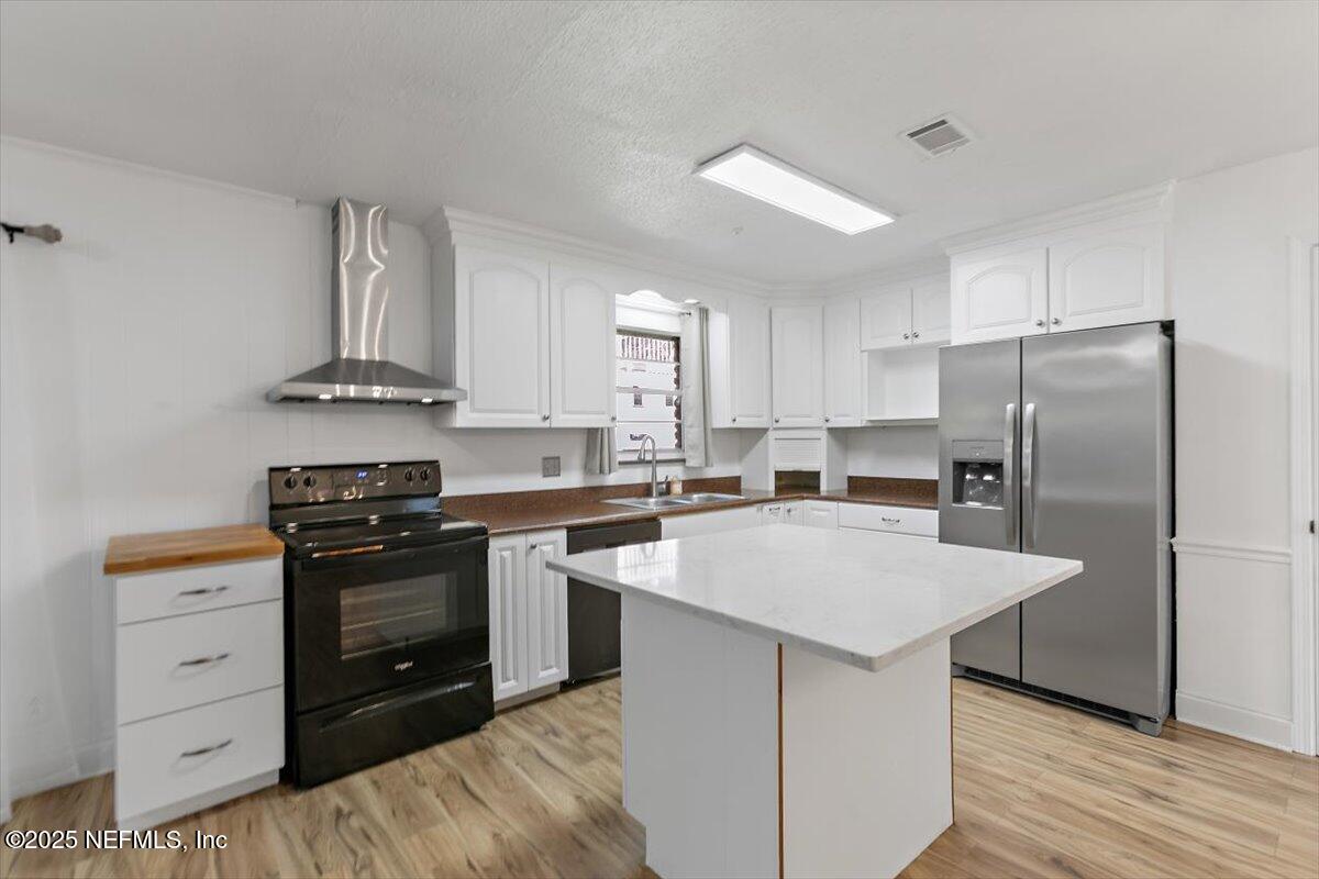 8408 Brierwood Road Jacksonville, FL 32217 - Photo 8 of 25 a kitchen with a refrigerator stove and sink