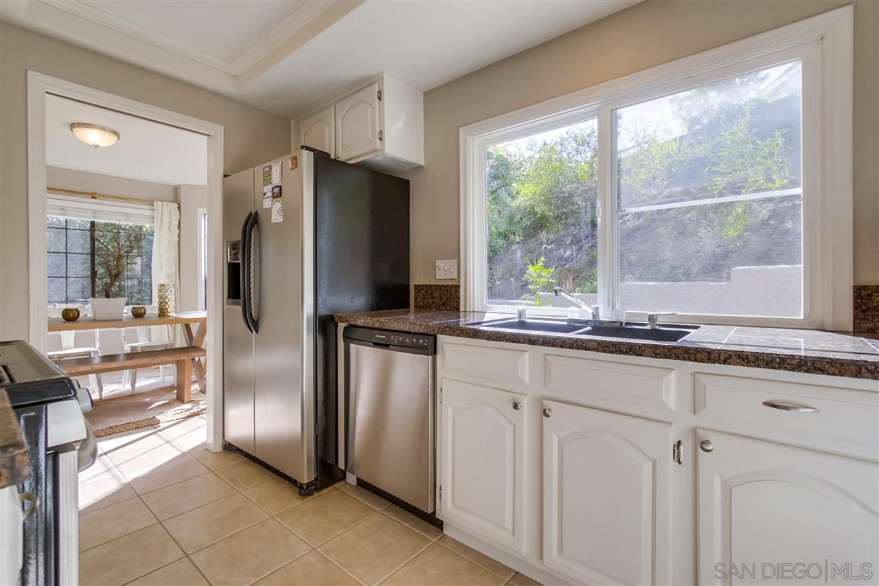 1748 Swallowtail Road Encinitas, CA 92024 - Photo 10 of 25