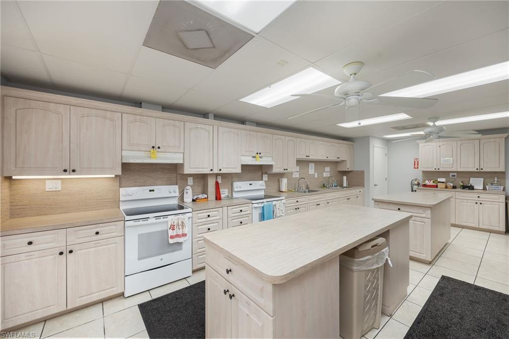 21 San Lu Rue Avenue, Unit 21 Naples, FL 34104 - Photo 26 of 33
