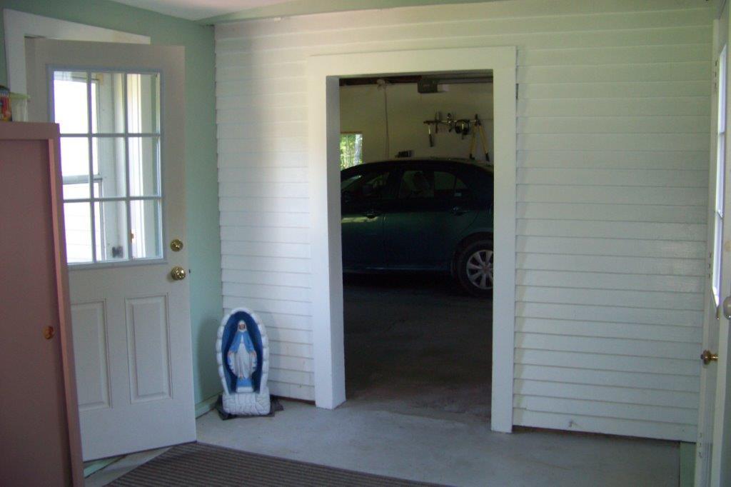 516 River Road Buxton, ME 04093 - Photo 11 of 34 Breezeway/Mudroom