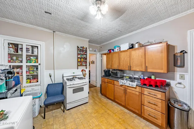 $269,000 | 585 6th Avenue, Watervliet, NY 12189