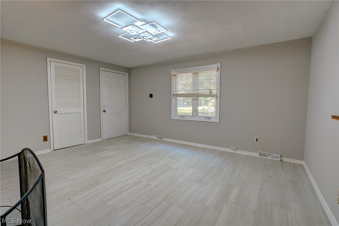 4942 Lear Nagle Road North Ridgeville, OH 44039 - Photo 13 of 37